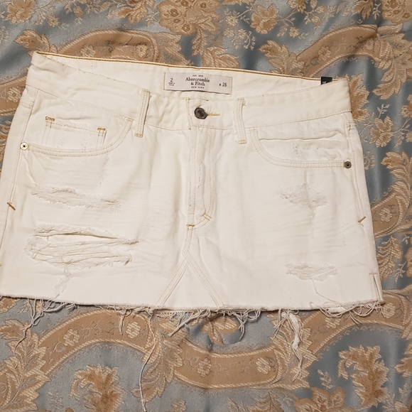 Abercrombie & Fitch Dresses & Skirts - 💜NWT white jean mini skirt
